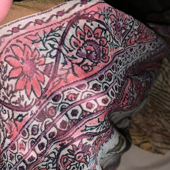 Gorgeous Scarf 💐 - Picture 5 of 5